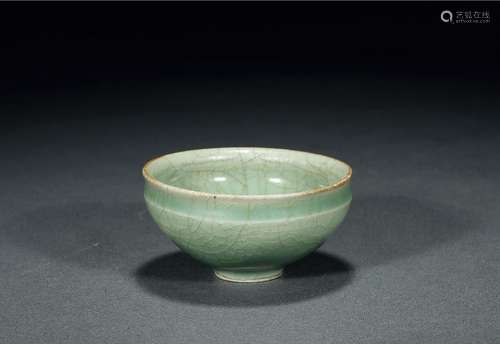 南宋·龙泉窑束口盏 SOUTHERN SONG DYNASTY  A 'LONGQUAN' CELADON TEA BOWL