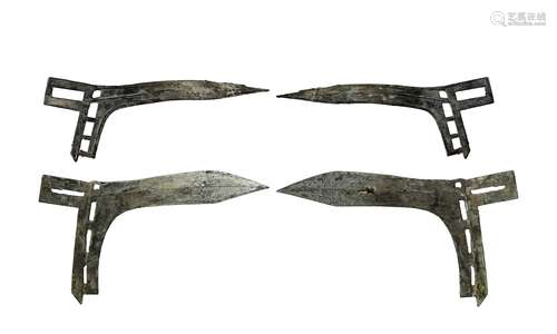 战国·大中型戈币一组二枚 WARRING STATES PERIOD  TWO AXE-SHAPED bronze COINS