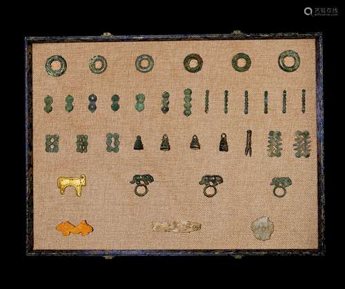 商-战国·仿生金质羊币、铃铛币、鱼币一组三十六枚 SHANG DYNASTY-WARRING STATES PERIOD  THIRTY-SIX COINS