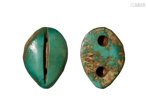 商·緑松石仿生贝币 SHANG DYNASTY  A SEASHELL-SHAPED TURQUOISE COIN