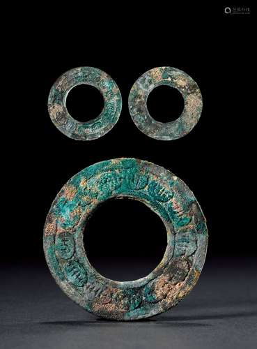 西周·大型十三枚贝币纹青铜圜钱 WESTERN ZHOU DYNASTY  THIRTEEN BRONZE COINS WITH SEASHELL COIN PATTERN