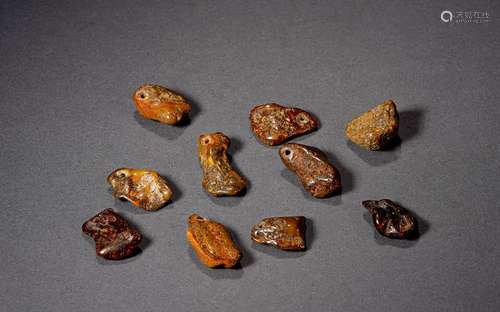 西周·蜜蜡贝币一组十枚 WESTERN ZHOU DYNASTY  TEN SEASHELL-SHAPED AMBER COINS