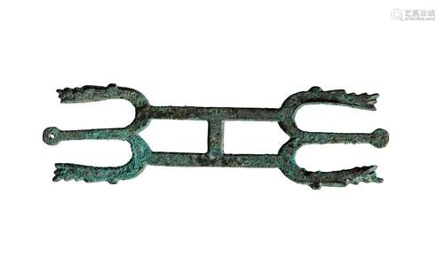 西周·常规龙首棘币 WESTERN ZHOU DYNASTY  A SPEAR-SHAPED BRONZE COIN WITH DRAGON PATTERN