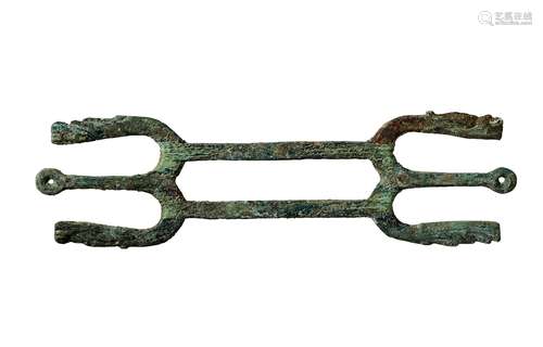 西周·中型龙首棘币 WESTERN ZHOU DYNASTY  A SPEAR-SHAPED BRONZE COIN WITH DRAGON PATTERN