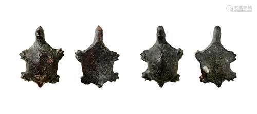 战国·龟形币一对 WARRING STATES PERIOD  A PAIR OF TURTLE-SHAPED COINS