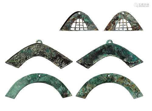 西周·异形、带工桥梁币一组三枚 WESTERN ZHOU DYNASTY  THREE COINS