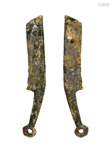 春秋·原始大型刀币 SPRING AND AUTUMN PERIOD  A LARGE KNIFE-SHAPED bronze COIN