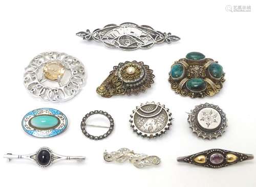 11 assorted brooches to include some silver examples,