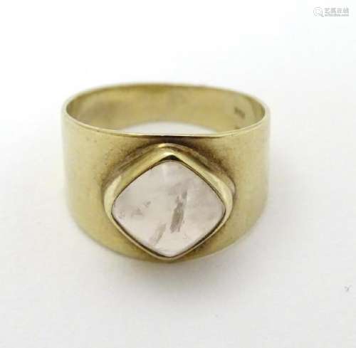 A vintage 8ct gold signet ring set with rock crystal