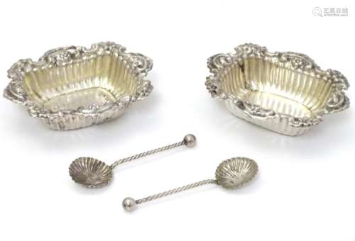 A pair of silver salts hallmarked Chester 1900 together
