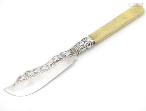 A Victorian butter knife with silver blade hallmarked
