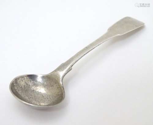 A Geo III silver fiddle pattern salt spoon hallmarked