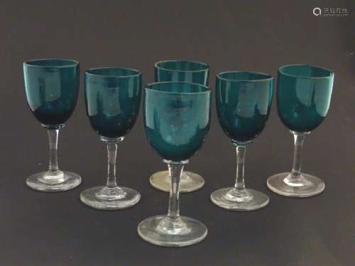 Glass : a set of 6 green / Turquoise pedestal wine