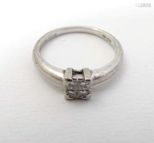 A 950 platinum ring set with 4 diamonds