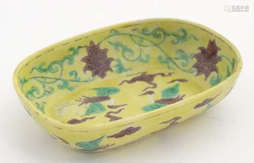 A small Chinese dish decorated with stylised birds,