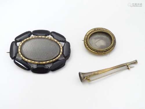 A Victorian mourning / memorial brooch with black