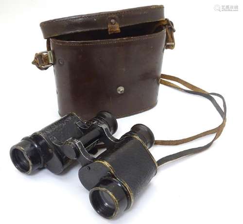 Militaria: A pair of cased field/officer's binoculars