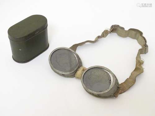 Militaria: a pair of Second World War/WW2 Alpine