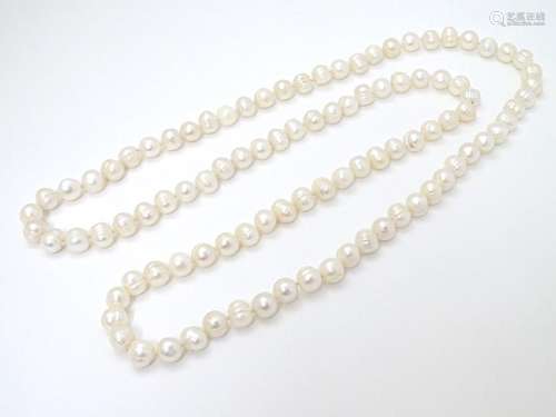 A long pearl necklace approx 44'' long