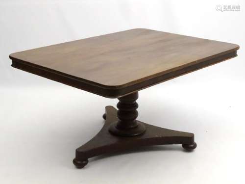 A mid 19thC mahogany tilt top breakfast table, with