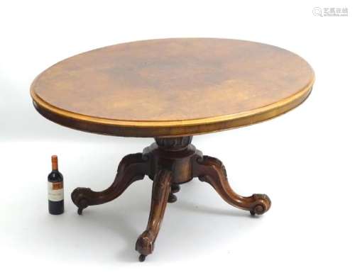 A mid / late 19thC walnut loo table, having an oval