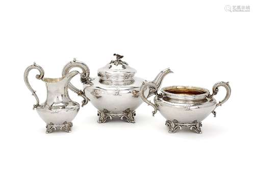 ϒ An early Victorian silver three piece baluster tea service by Edward,Edward junior, John & William