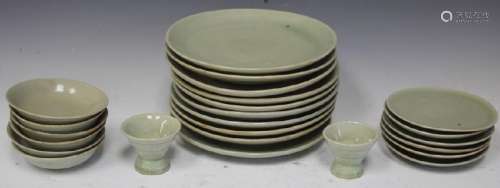 (24) PC. GREEN CELEDON DINNERWARE SET