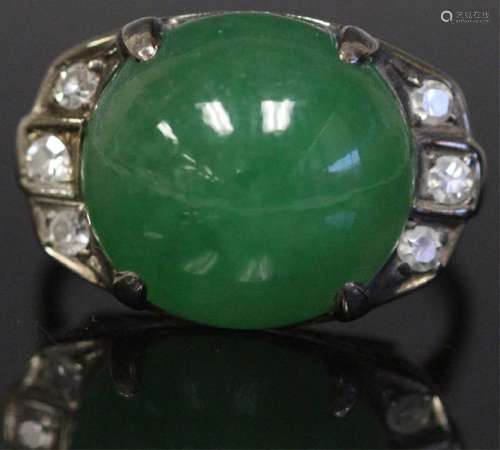 GREEN JADEITE JADE 18KT GOLD RING W/ DIAMONDS