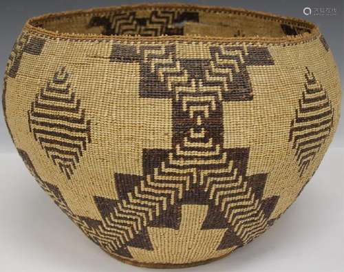 NATIVE AMERICAN INDIAN BASKET, 8 1/2