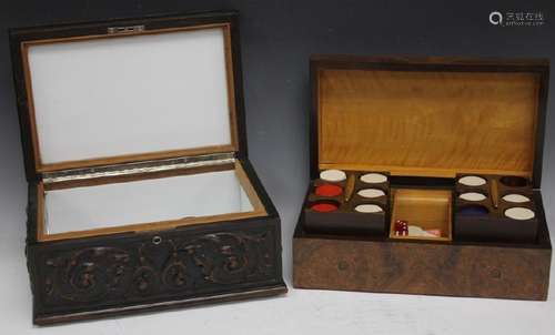 LOT OF (2) VINTAGE POKER CHIP SET, HUMIDOR