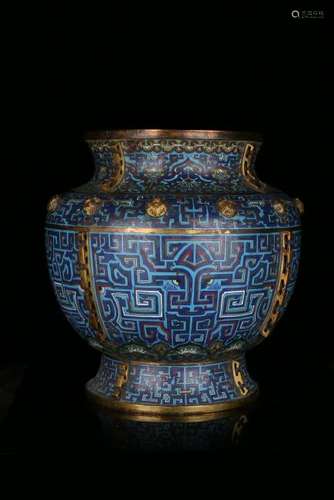 A LARGE GILT-BRONZE CLOISONNE ENAMEL JAR.MARK OF