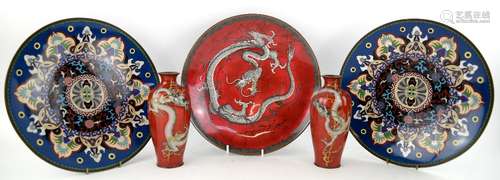 Five pieces of Japanese cloisonne enamel, comprising: a pair of red-ground vases decorated with