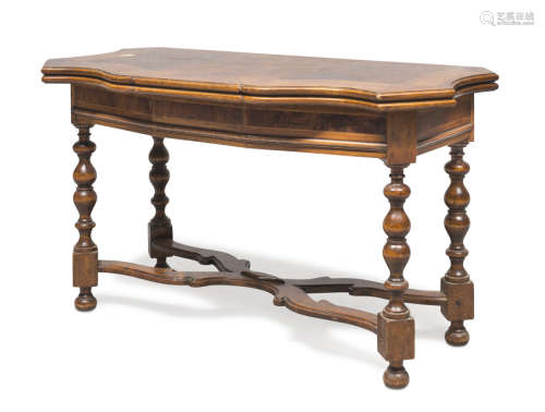 BEAUTIFUL FOLDING DINING TABLE, ANTIQUE ELEMENTS in walnut and briar walnut, with threads in