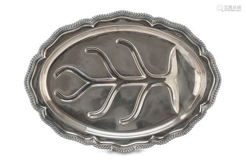 ROAST TRAY IN SHEFFIELD, PUNCH TIFFANY & CO. NEW YORK EARLY 20TH CENTURY of oval shape with fluted