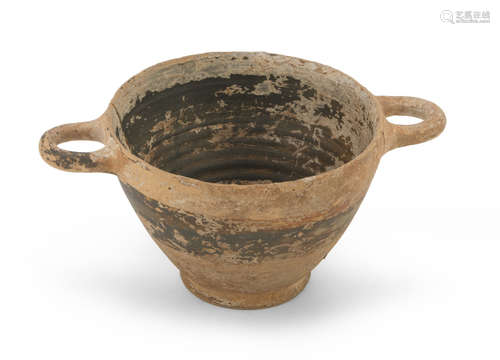 SKYPHOS, 5th CENTURY B.C. in lathe fast clay, basin ovoide, handles to bastoncello, conical foot,