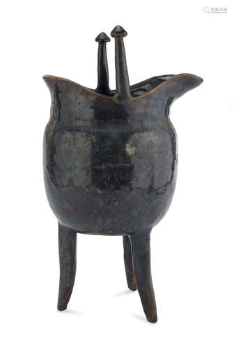 BIG GLAZED CERAMIC VASE, CHINA 20TH CENTURY shaped in the forms of the archaic jia. Measures cm.