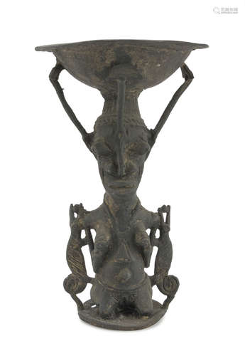 LAMP IN BRONZE, AFRICA 20TH CENTURY body of anthropomorphous shape and superior end as cup. Measures