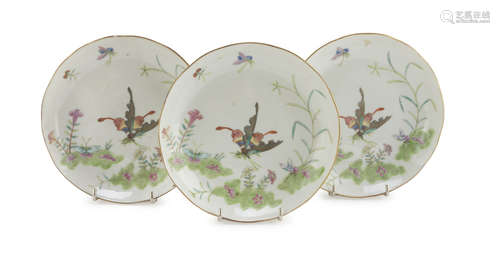 THREE PORCELAIN DISHES IN POLYCHROME ENAMELS, CHINA EARLY 20TH CENTURY decorated with butterflies in