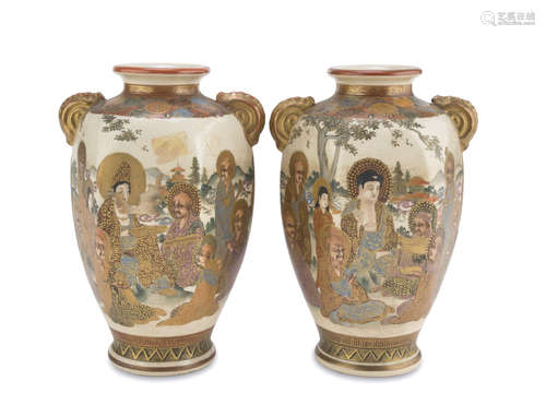 A PAIR OF CERAMIC VASES IN POLYCHROME ENAMELS AND GOLD, JAPAN LATE 19TH, EARLY 20TH CENTURY