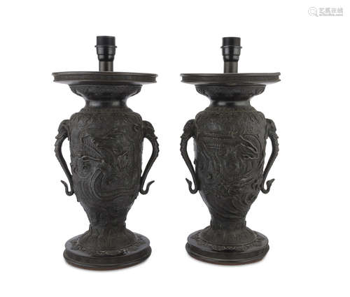 PAIR OF VASES IN BRONZE WITH BURNISHED PATINA, JAPAN 19TH CENTURY decorated with big dragon