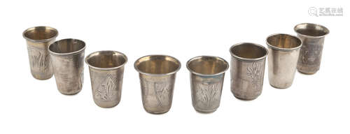 EIGHT BEAKERS IN SILVER, PUNCH MOSCOW 1899/1908 engraved with leaves and coats of arms. Title 875/