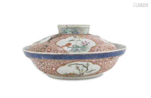 SERVING BOWL WITH LID IN POLYCHROME ENAMELLED PORCELAIN, CHINA FIRST HALF OF THE 20TH CENTURY