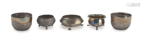 FIVE SALTCELLARS IN SILVER, UNITED KINGDOM, LATE 19TH CENTURY fluted and chiseled bodies. Various