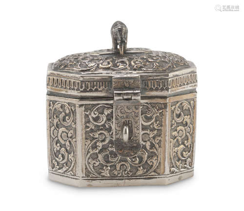 SMALL SILVER-PLATED BOX, PROBABLY INDIA EARLY 20TH CENTURY body with vegetal motifs, figure of