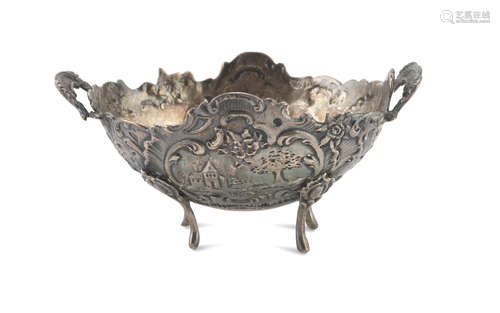 SMALL SALTCELLAR IN SILVER, PUNCH SHEFFIELD 1896 body chiseled to vegetal motifs and reserves with