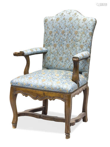 RARE SMALL ARMCHAIR IN WALNUT, CENTRAL ITALY 18TH CENTURY back crenellated, leafy arms slightly