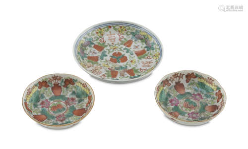 THREE SAUCERS IN POLYCHROME ENAMELLED PORCELAIN, CHINA 20TH CENTURY decorated with floral fantasies,