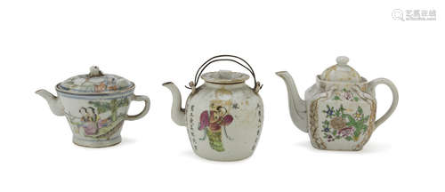 THREE TEAPOTS IN POLYCHROME ENAMELLED PORCELAIN, CHINA 20TH CENTURY decorated with representation of