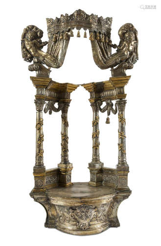 RARE SMALL ALTAR, NAPLES 18TH CENTURY in silver-plated and gilded metal, Tympanum with drapery and