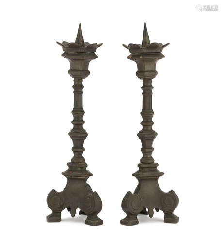 A PAIR OF SMALL CANDLESTICKS IN BRONZE, 19TH CENTURY with burnished patina and polygonal shafts.